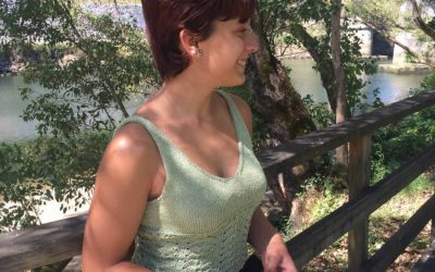 Top verde de punto Lunnis con técnica grafting