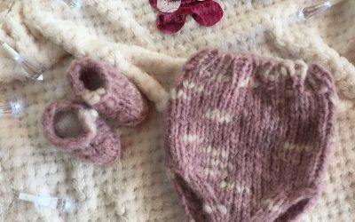 Cubrepañal y Patucos a tricot Fiocco