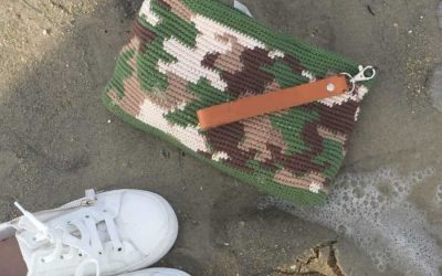 Bolso a crochet de camuflaje